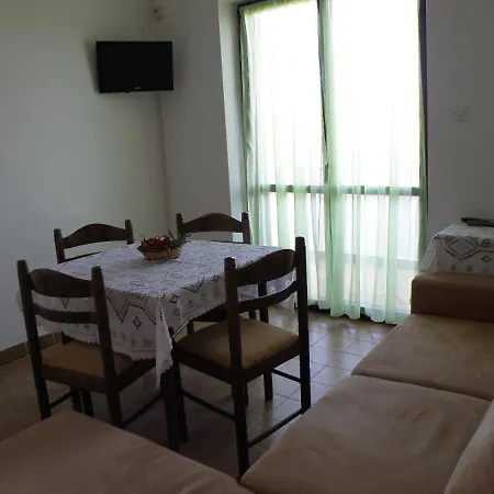 アパート For Families With Children Pasman - 14788